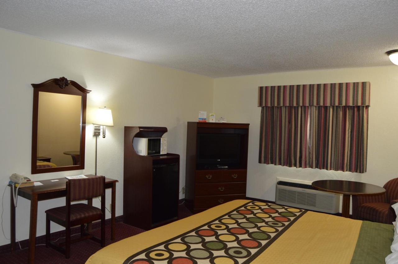 Super 8 By Wyndham Clinton Hotel Quarto foto