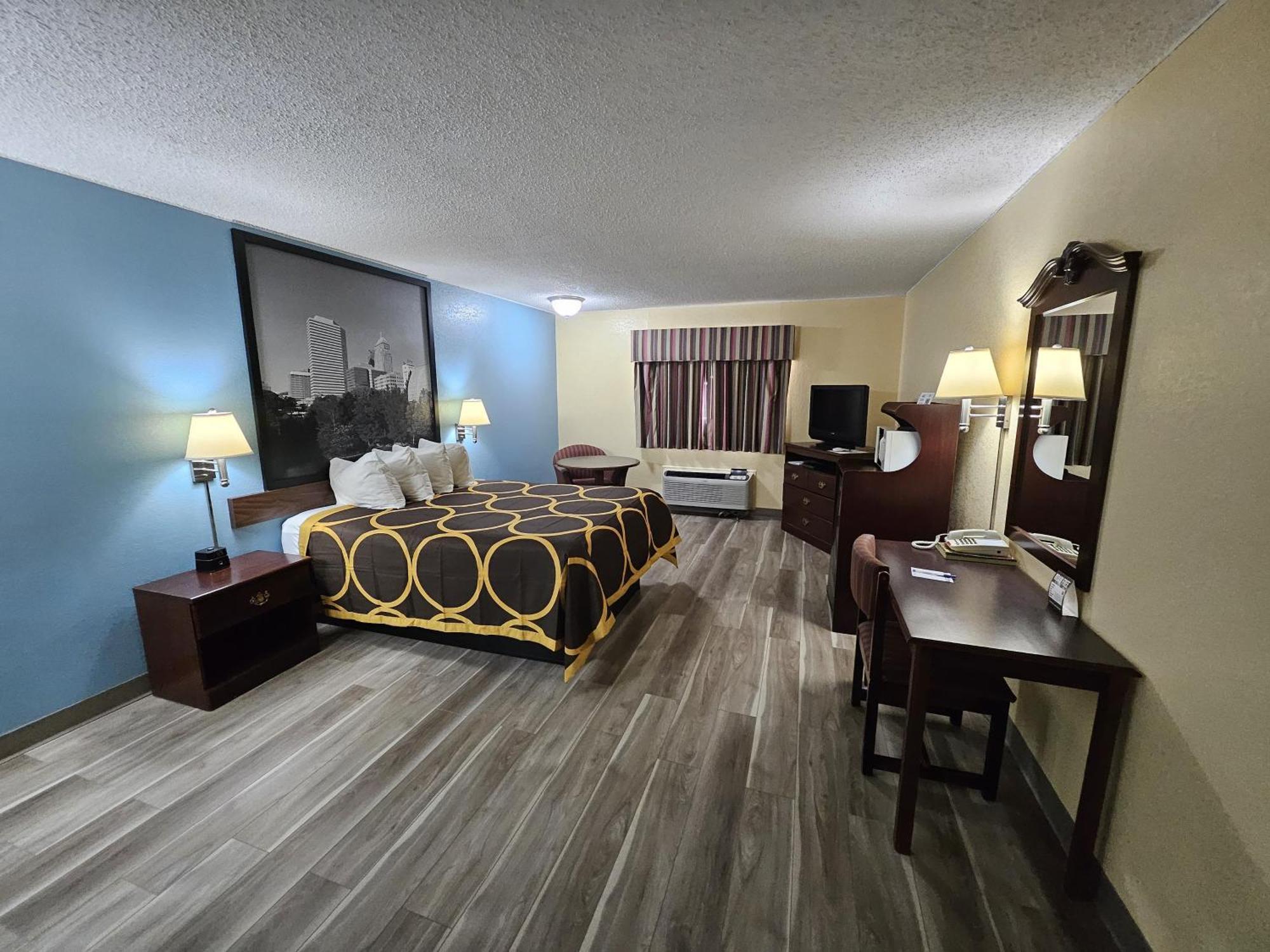 Super 8 By Wyndham Clinton Hotel Exterior foto