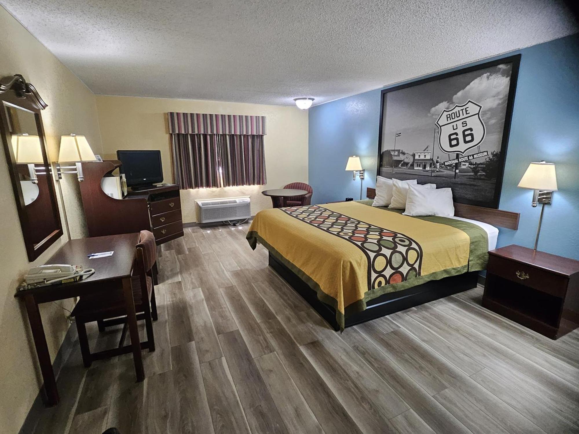 Super 8 By Wyndham Clinton Hotel Exterior foto